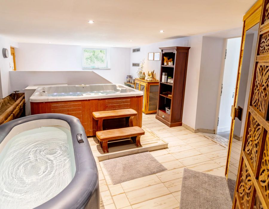 Jacuzzi de l'espace détente intérieur