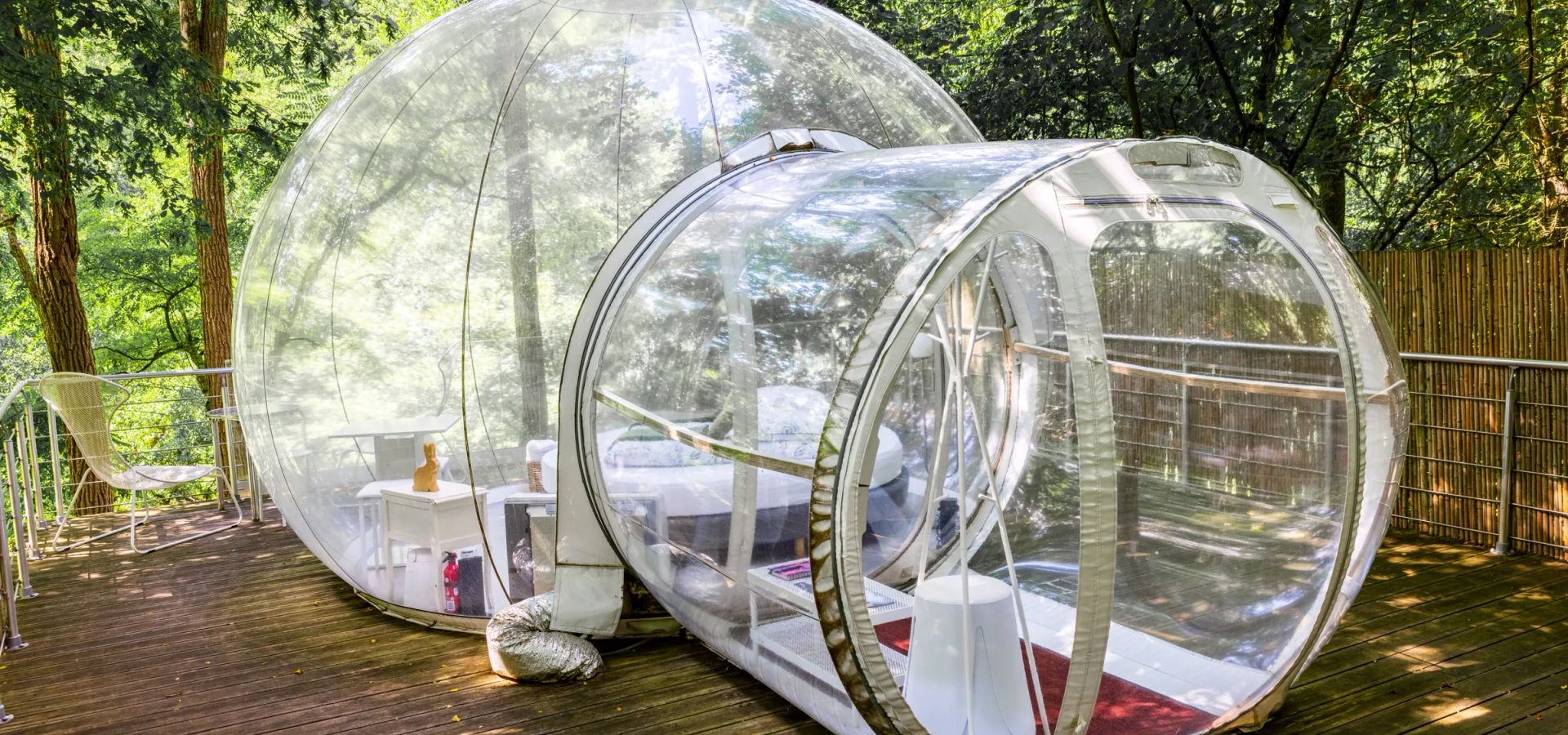 La Bulle de La Grange d'Hélène au milieu des arbres