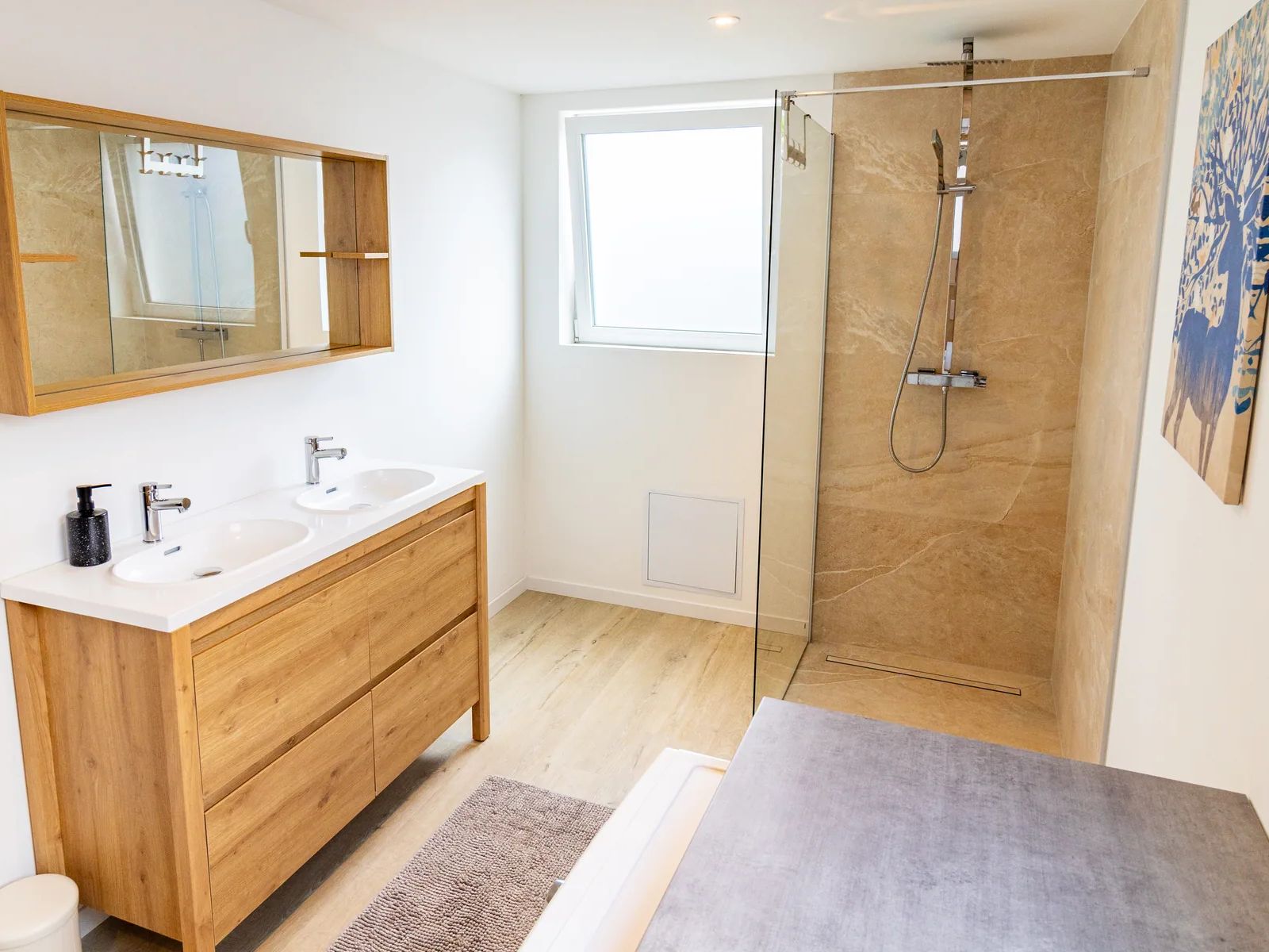 Douche à l'italienne et meuble double vasque de La Petite Grange