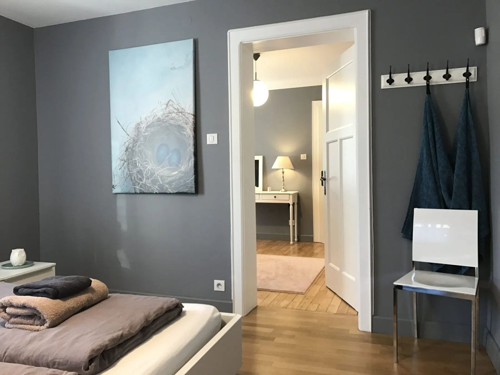 Les deux espaces nuit communicants de La Suite à La Grange d'Hélène