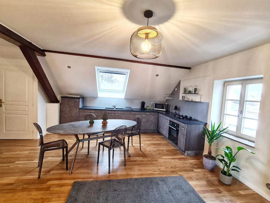 Cuisine équipée et coin repas du Gîte de l'Alchimiste