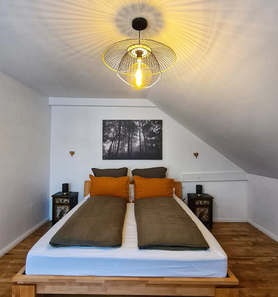 Seconde chambre du Gîte de l'Alchimiste avec deux lits simples