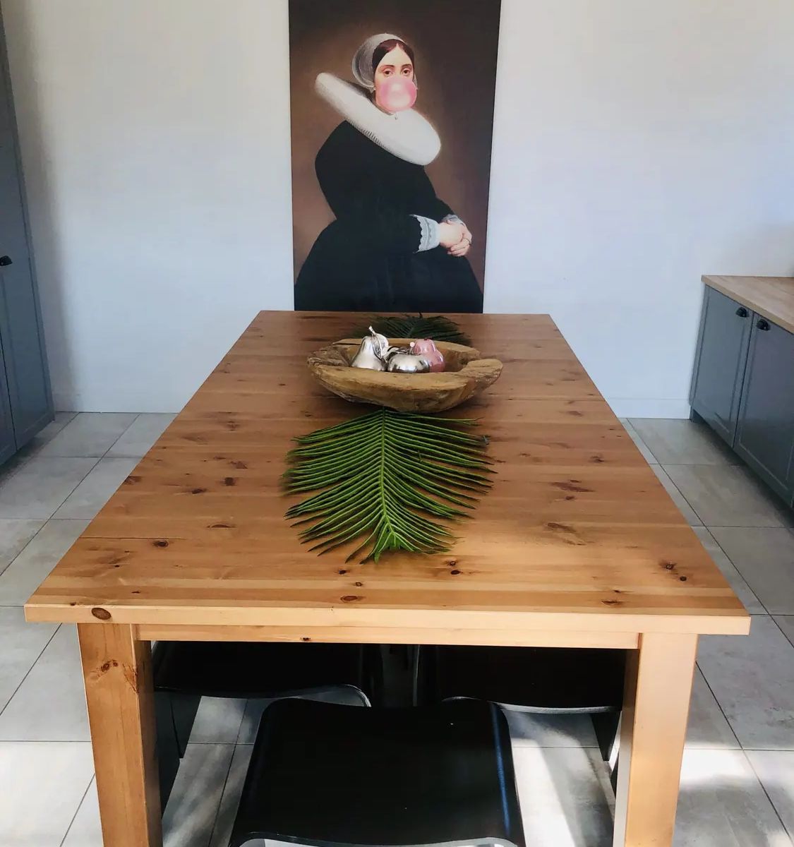Grande table à manger en bois du Gîte des Hauts de la Grange